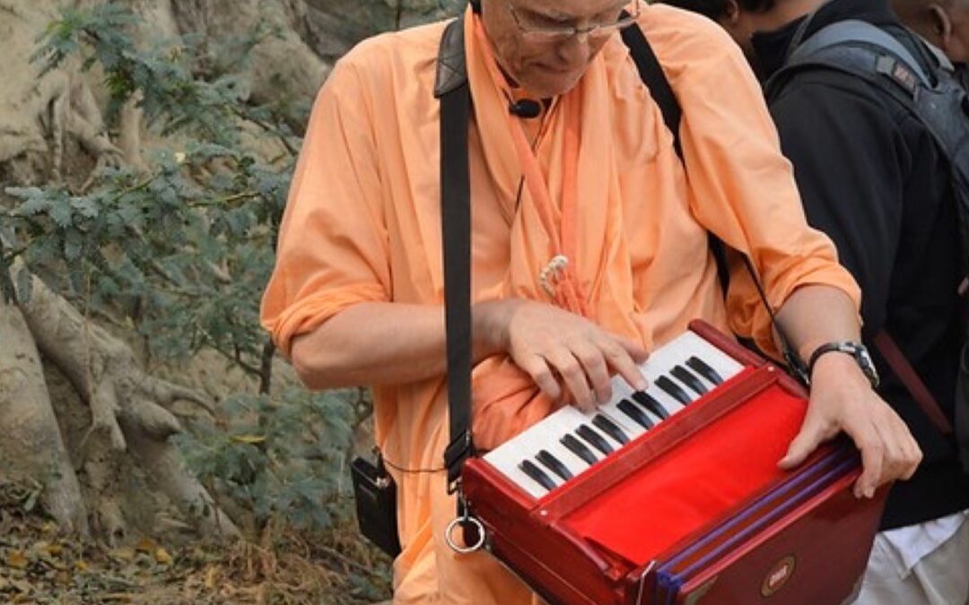 Blissful Krsna