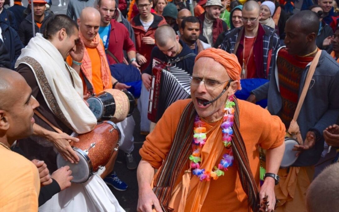 A pure devotee develops the qualities of Krishna