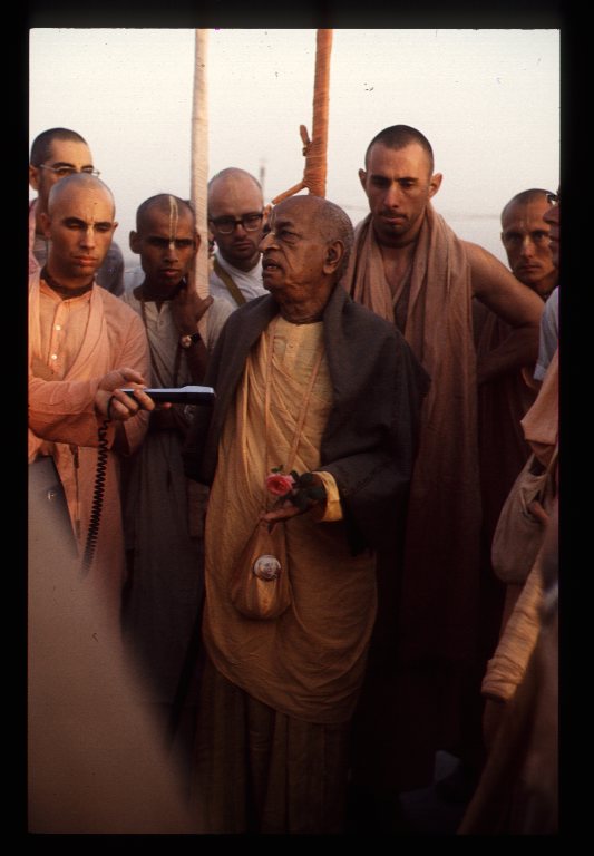 Srila Prabhupada andVisnujanaSwami -161